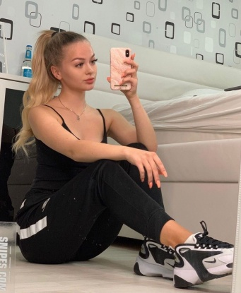 Милая и игривая блондинка с огромным желанием познакомиться с достойным мужчиной для приятного времяпровождения. Обещаю сделать нашу встречу незабываемой! 12527, 23 года