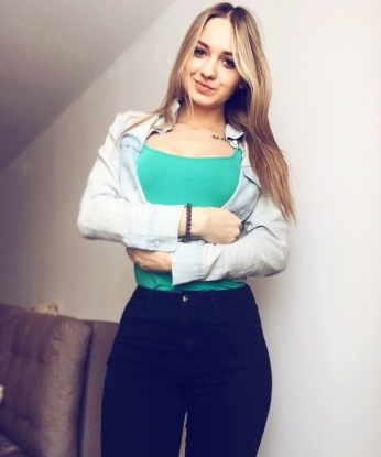 Неотразимая красотка с аппетитной фигурой и неповторимым обаянием ждет тебя для жаркой встречи. Со мной ты сможешь забыть обо всем и погрузиться в мир настоящего наслаждения. 15568, 1997 лет